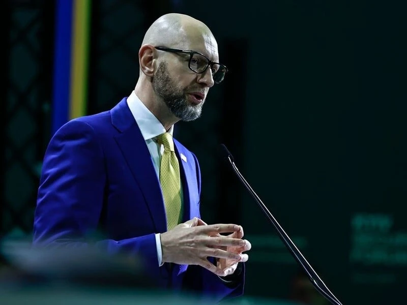 Яценюк: Не бачу жодного шансу на мир із РФ лише за допомогою дипломатії