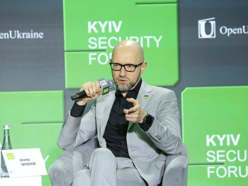 За війну в Україні має відповідати не тільки Путін, а й народ РФ, який його підтримує – Яценюк