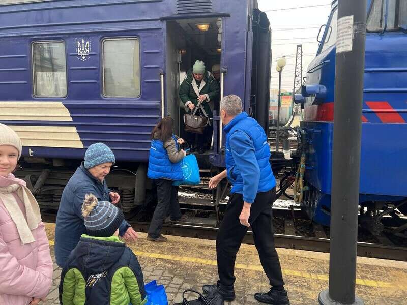 В ОВА оголосили примусову евакуацію дітей із 12 населених пунктів між Покровськом і Костянтинівкою