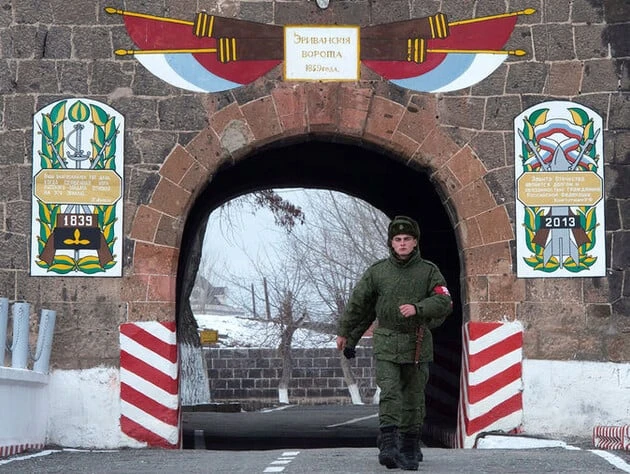 Вірменія відповіла на заяву ГУР Міноборони, що РФ накачує окупантами базу в Ґюмрі