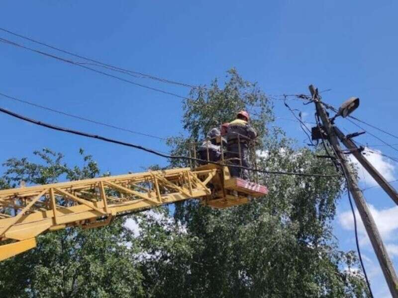 За дві доби ДТЕК повернув світло 70 тис. родин, що були без електроенергії через обстріли