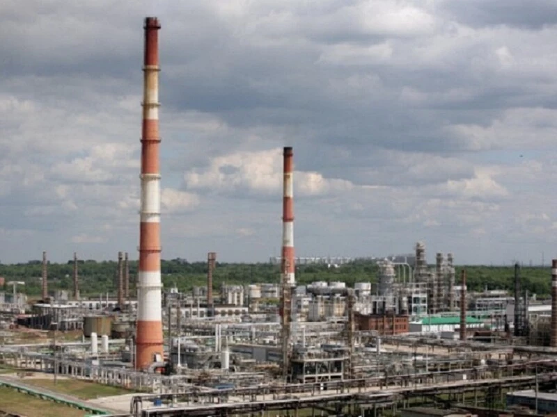 Після атаки дронів на НПЗ у Самарській області РФ місцева влада визнала загибель чотирьох людей