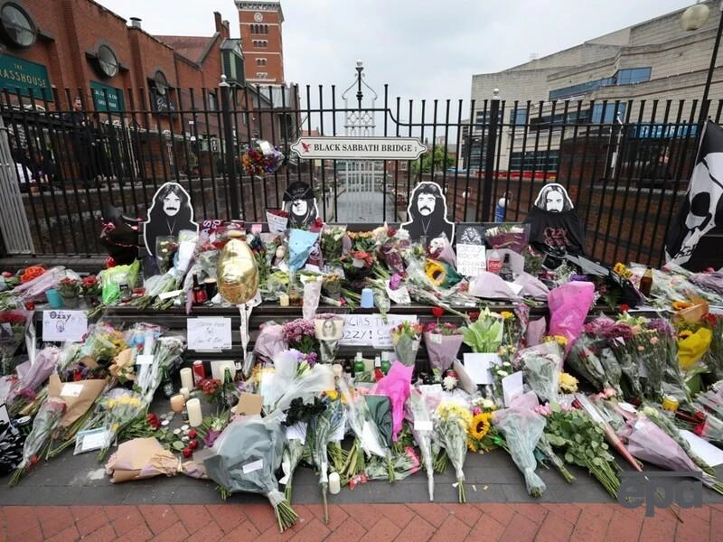 Свист, галас і танцювальна музика. Як відбулося прощання з Осборном. Фото й відео