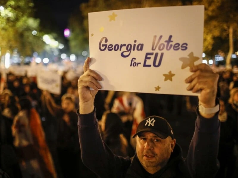 ЄС у листопаді запровадить спрощене скасування безвізу. Грузії приготуватися, вважає Йозвяк