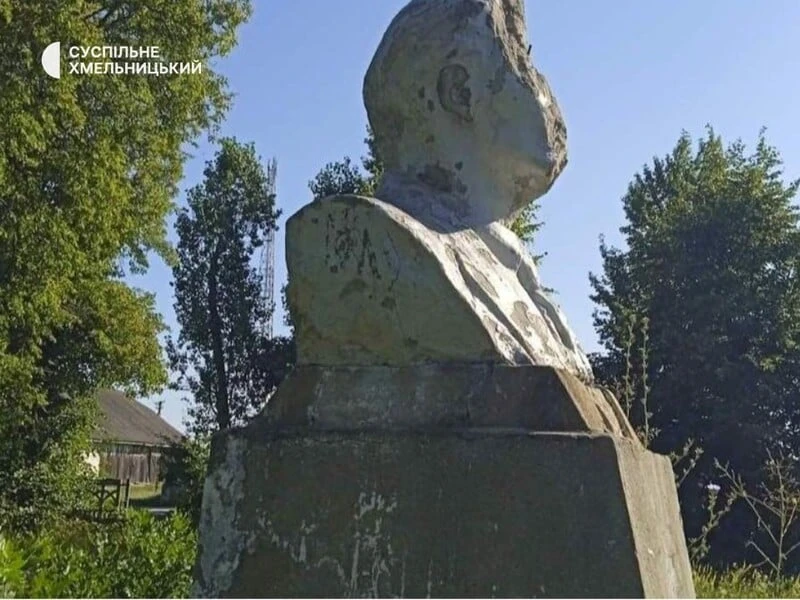 В Україні демонтували останній пам'ятник Леніну, який залишався на підконтрольній території – активісти