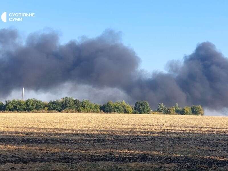 РФ уночі вдарила по Сумах, дев'ятьох людей поранено. Горить об'єкт інфраструктури. Фото, відео