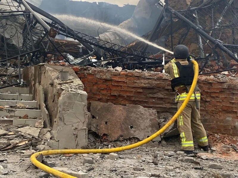 Росіяни вдарили балістикою по передмістю Сум. Більшість із постраждалих – діти, одна – загинула
