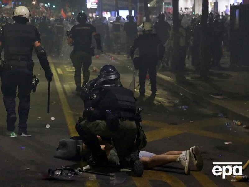 Центр Белграда охопили масштабні протиурядові протести. Є затримані. Фото, відео
