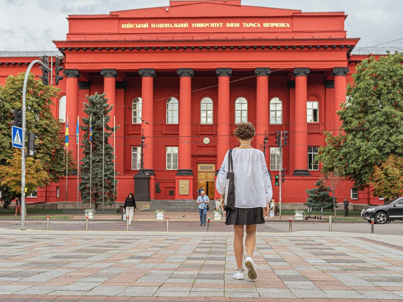 18-річні українці повертають з-за кордону, бо в Україні цікавіше жити. Міносвіти заявило про нову тенденцію