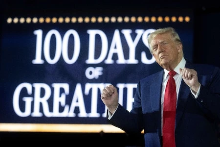 Dérive autoritaire et chaos économique : les 100 premiers jours de Donald Trump vus par la presse