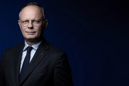 Ventes de livres : entre Michel Barnier et Edouard Philippe, les lecteurs ont fait leur choix