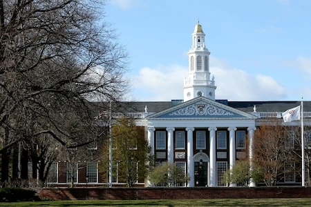 L’offensive de Donald Trump contre les universités américaines vire à la guerre ouverte avec Harvard