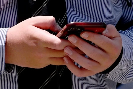 Smartphones à l'école : pourquoi le Portugal dit stop