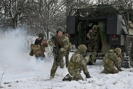 Invasion russe : malgré les primes, les jeunes ukrainiens boudent l'appel aux armes
