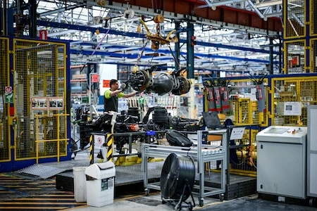 Guerre en Ukraine : sollicité pour fabriquer des drones, pourquoi Renault pèse le pour et le contre