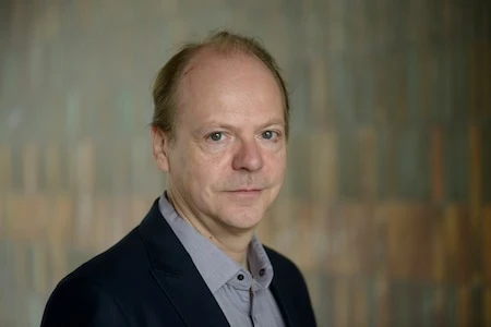 Patrick Boucheron, l’historien qui bouscule le Collège de France : comment il pousse une professeure favorable au hijab à l’école