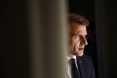 Dissolution : pourquoi Emmanuel Macron en parle désormais officiellement