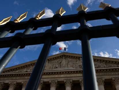 “Il faut gouverner autrement, légiférer autrement” : nos lecteurs réagissent à l’actualité