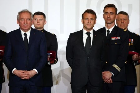 François Bayrou, Emmanuel Macron et le Parlement face à l'urgence du monde : récit d’un ballet désynchronisé