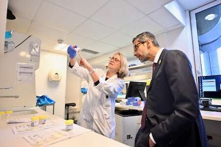 EXCLUSIF. Quand le patron de Google visite l'Institut Curie : 