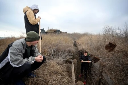 Espionnage, sabotage… Comment la Russie enrôle des adolescents ukrainiens pour gagner la guerre