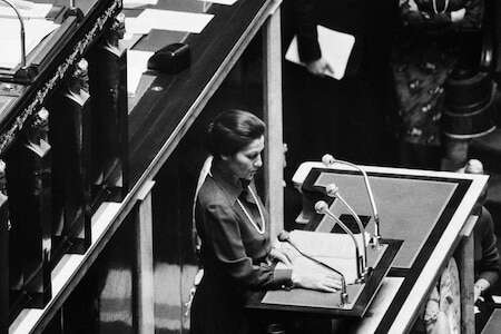 50 ans de l'IVG : la stratégie payante de Simone Veil révélée dans des archives secrètes