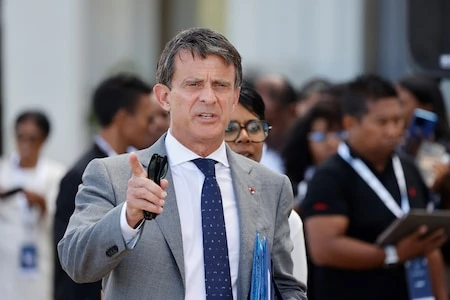 Manuel Valls agace Emmanuel Macron, la suite du show Hanouna, Fabien Roussel le jaloux