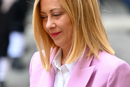 Giorgia Meloni, papesse nationaliste d’une Europe en mutation, par Marion van Renterghem