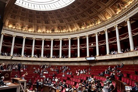 Une session extraordinaire du Parlement prévue en juillet, la réforme de l’audiovisuel au menu