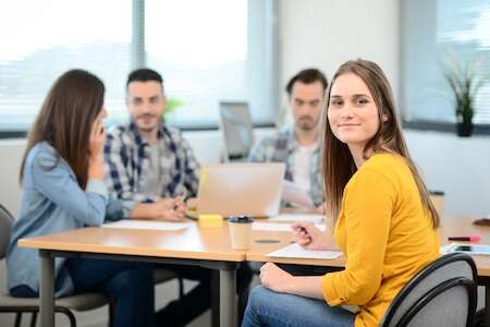 Grandes écoles : la stratégie des associations d'anciens élèves pour se réinventer