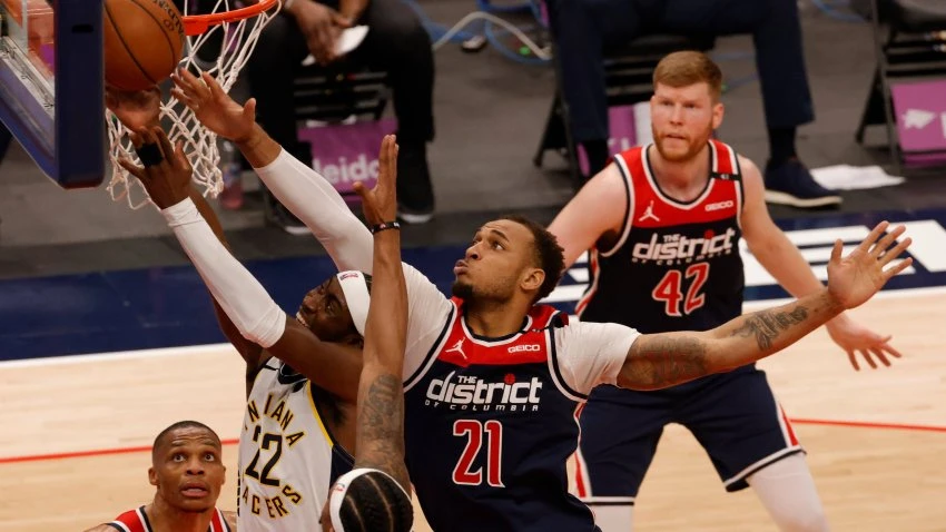Scott Brooks Points to Daniel Gafford's Weight for Why He Doesn't Play More