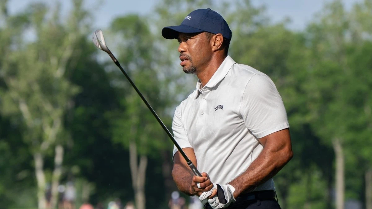 Tiger Woods undergoes surgery for ruptured Achilles tendon