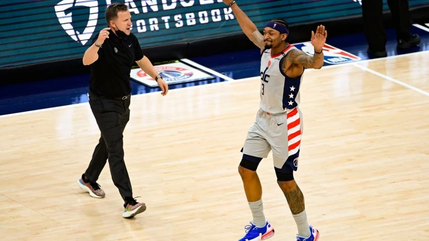 Wizards' Scott Brooks on Playing 76ers ‘There's No Reason to Fear Anybody'