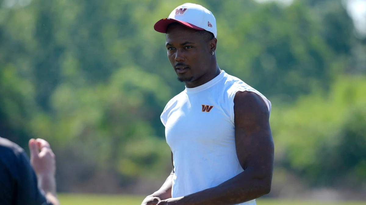 Commanders wide receiver Terry McLaurin reports to camp despite contract dispute