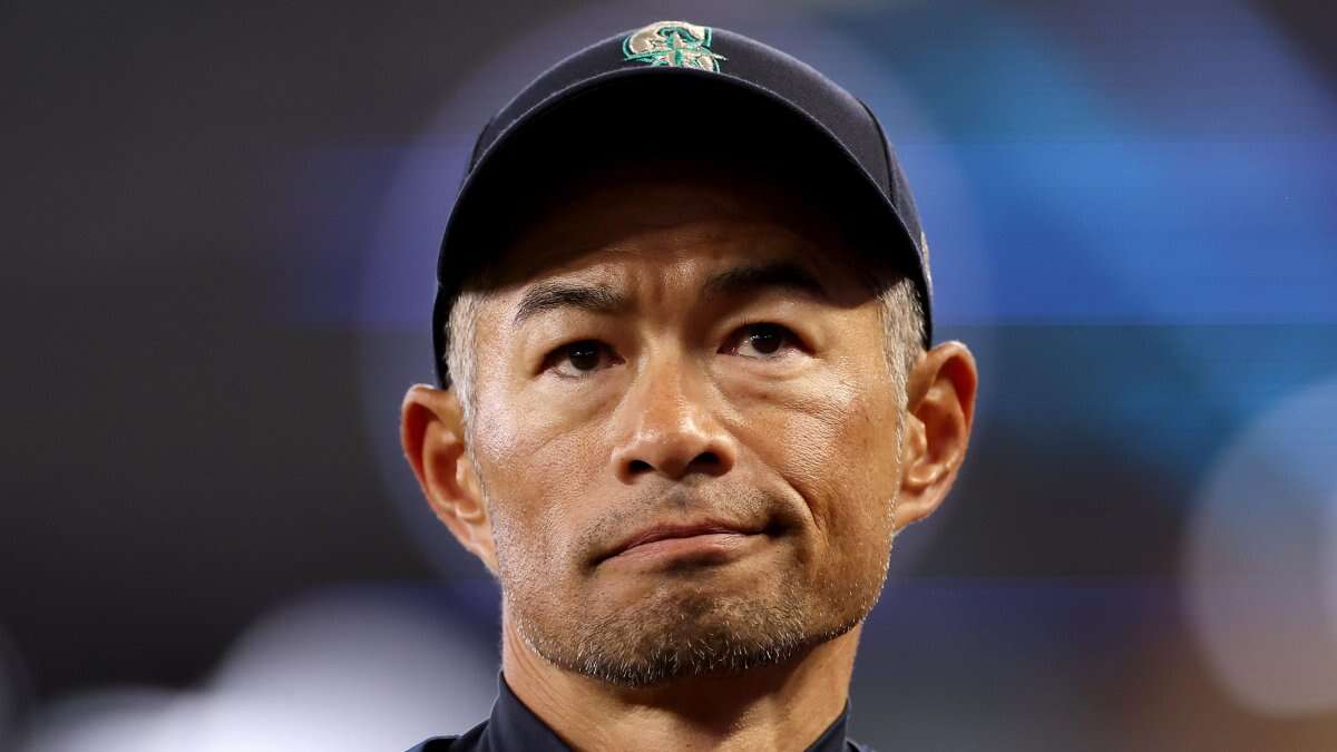 How many unanimous Baseball Hall of Famers are there? Ichiro Suzuki one vote shy