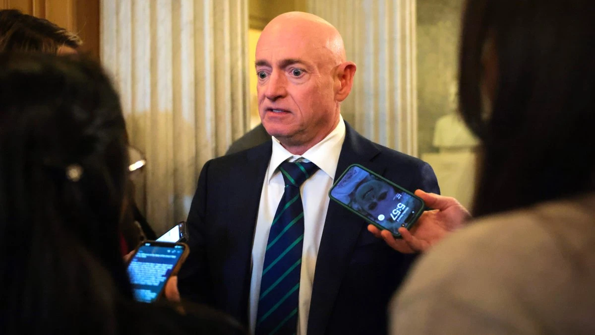 Elon Musk calls Sen. Mark Kelly a ‘traitor' over his social media posts in support of Ukraine