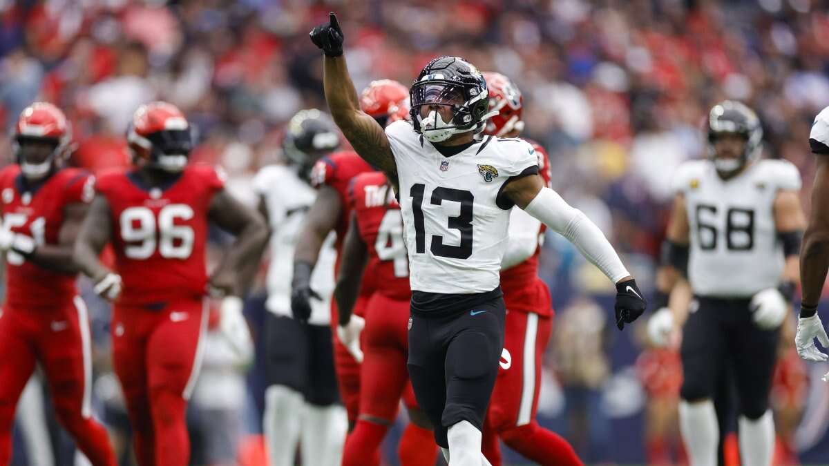 Jaguars trade Christian Kirk to Texans for 2026 pick, AP source says