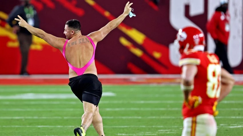 Top 10 Wildest Fan-On-The-Field Moments of Sports History