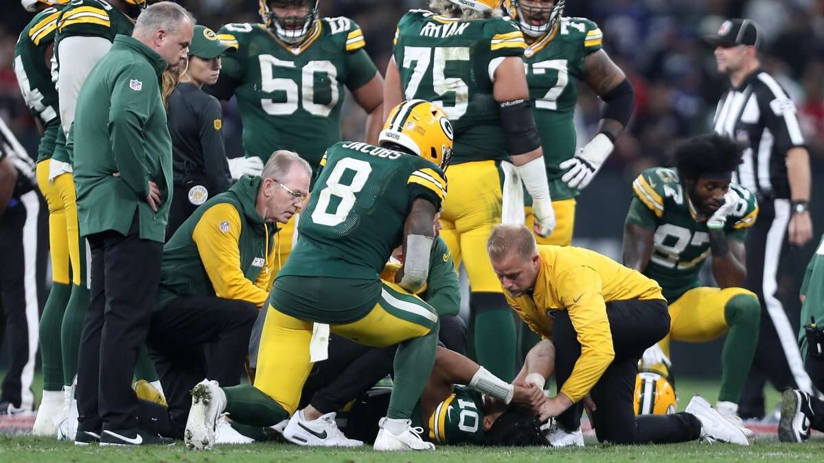 Packers' Jordan Love suffers apparent lower leg injury vs. Eagles