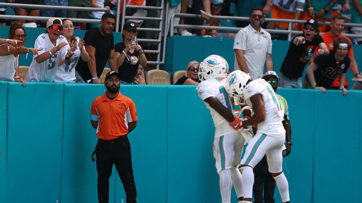 Dolphins' Tyreek Hill does handcuff celebration after touchdown vs. Jaguars