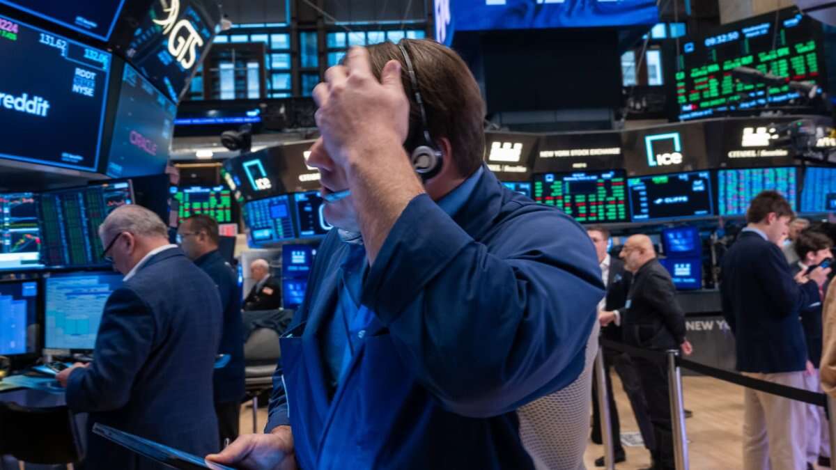 U.S. stock market loses $5 trillion in value in three weeks