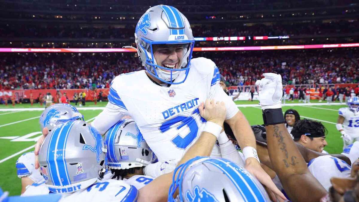 ‘Not now!' Lions fans roar at flight attendant during game-winning field goal