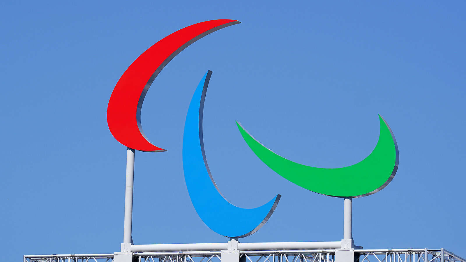 What is the meaning of the Paralympic logo?