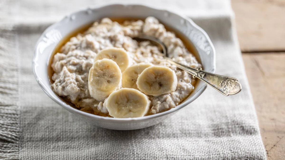 Can eating oatmeal daily get rid of constipation? Dietitians weigh in