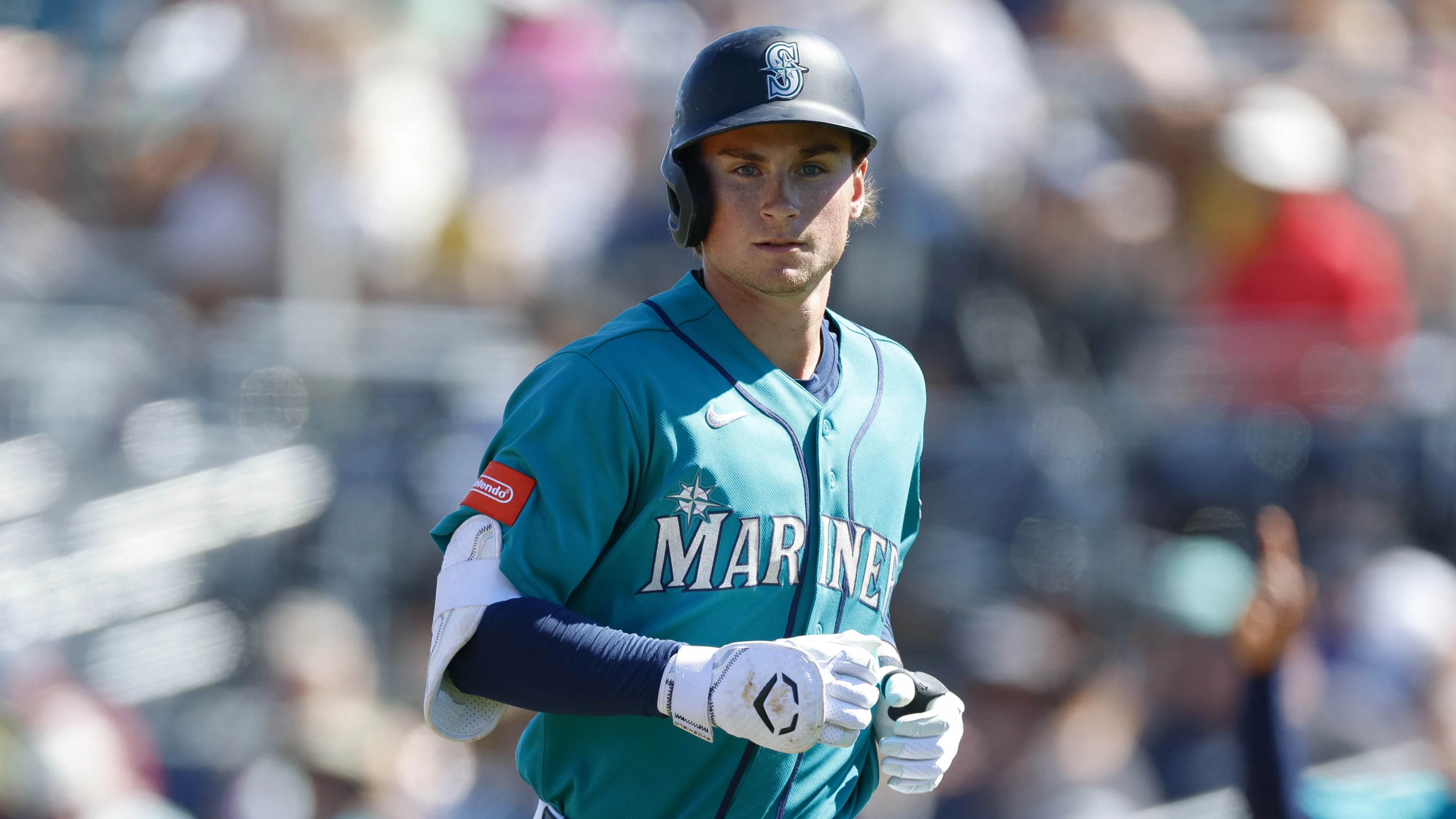 Line drive gets lodged in Mariners pitcher Logan Gilbert's jersey