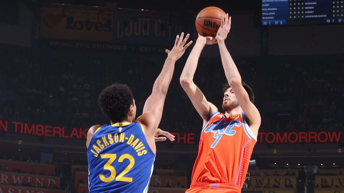 Thunder's Holmgren injured vs. Warriors, helped to locker room