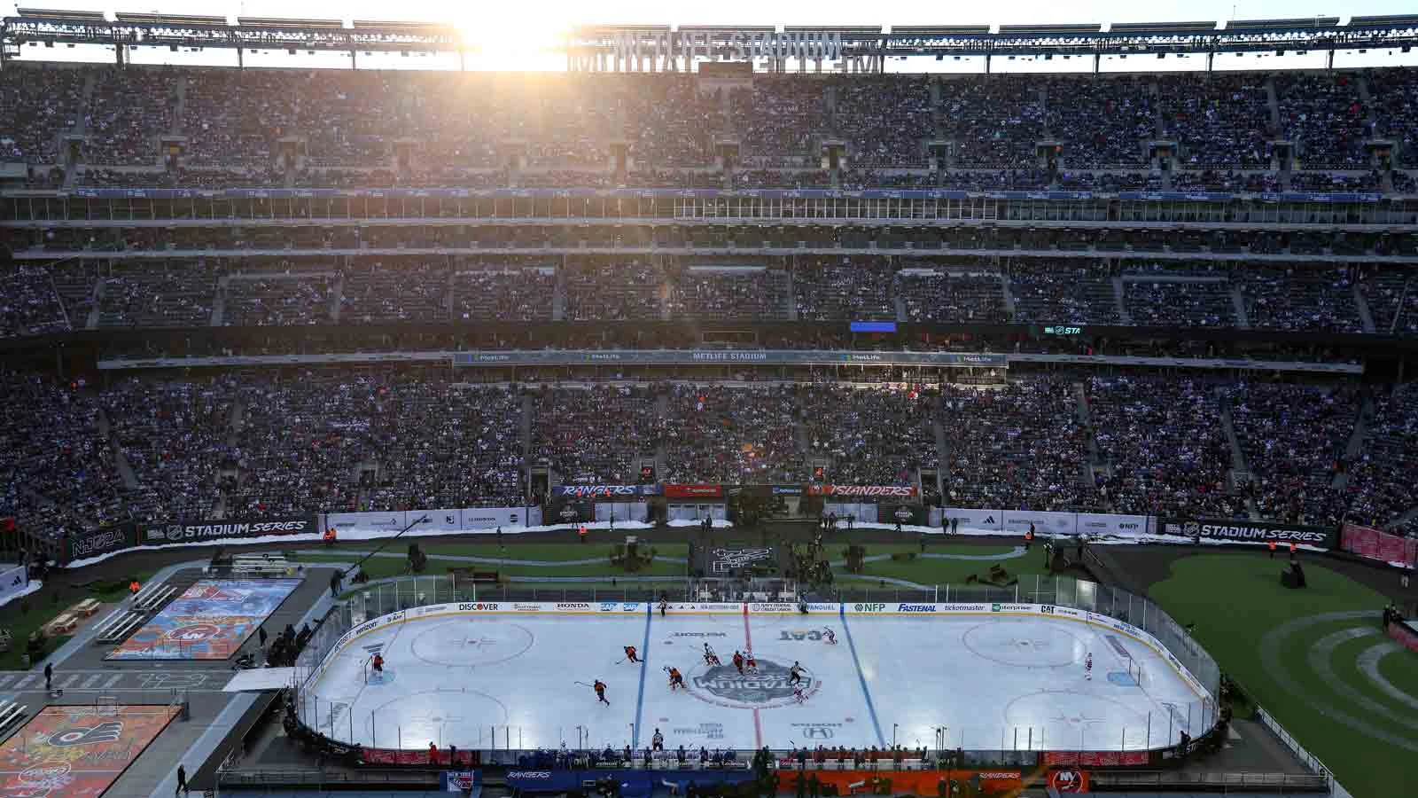 Rangers defeat Islanders in overtime of outdoor game at MetLife Stadium
