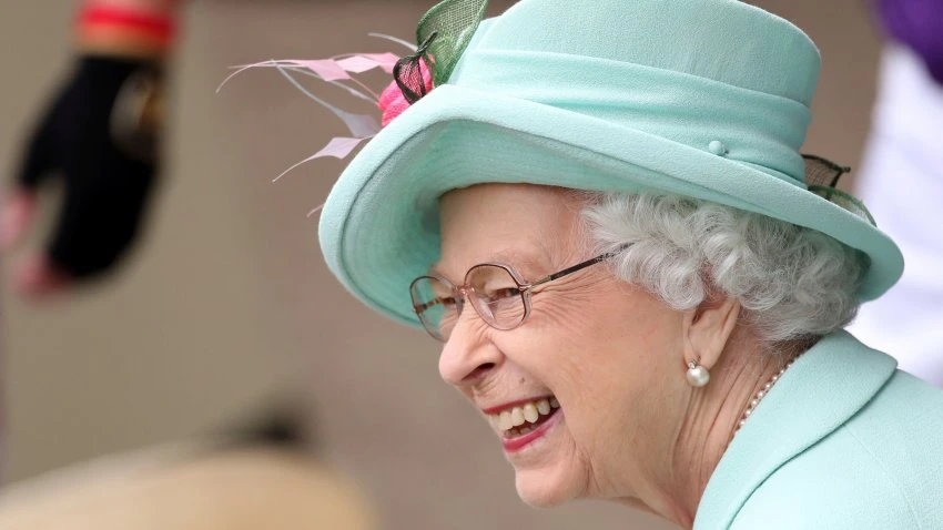Queen Beams as She Returns to Ascot After COVID-19 Hiatus