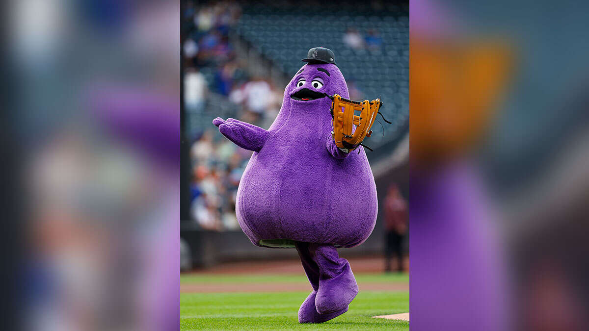 Grimace threw out the first pitch at a Mets game. What came next has people going crazy for him