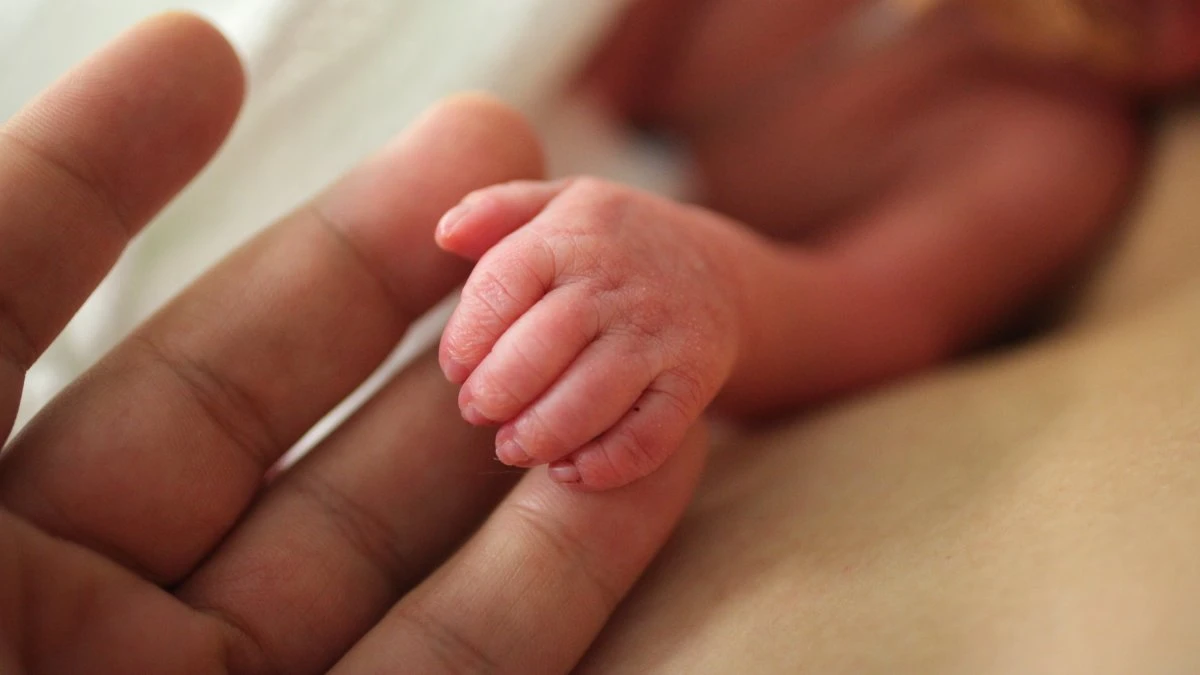 Mom grateful for daughter's NICU nurses switched careers and became one